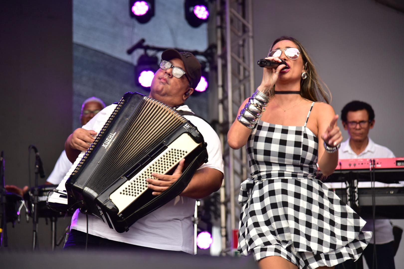 Imagem de Banda Menina Forrozeira abre os festejos em Paripe nesse domingo