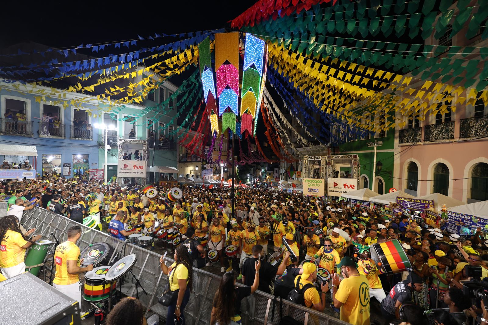 Imagem de Em clima de Copa e São João, Pelourinho encerra festa com Alceu Valença e cerca de 50 atrações