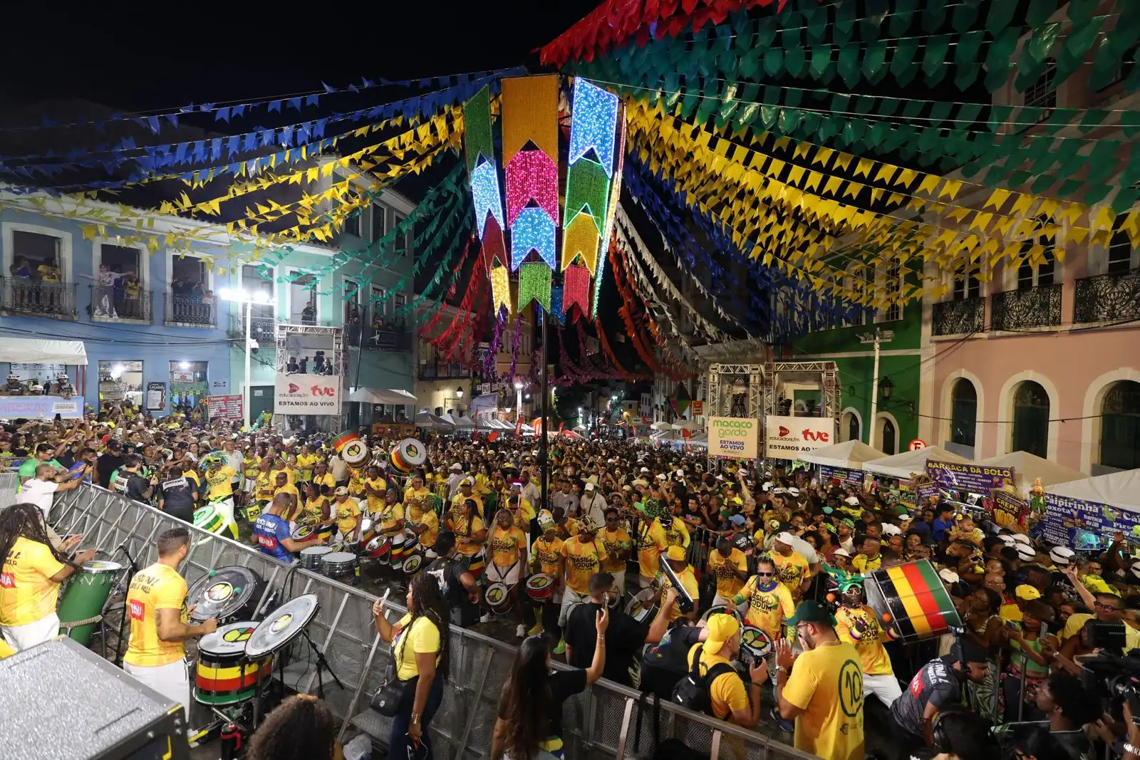 Imagem de Em clima de Copa e São João, Pelourinho encerra festa com Alceu Valença e cerca de 50 atrações