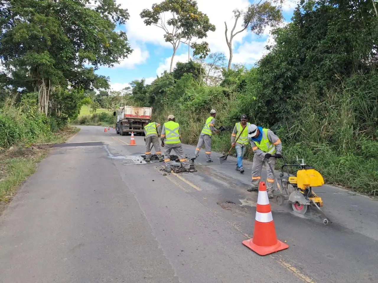 Imagem de Seinfra realiza manutenção em rodovias baianas para os festejos juninos