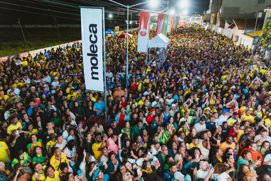 Imagem de Thiago Aquino faz multidão arrochar no primeiro dia do São João de Cruz 