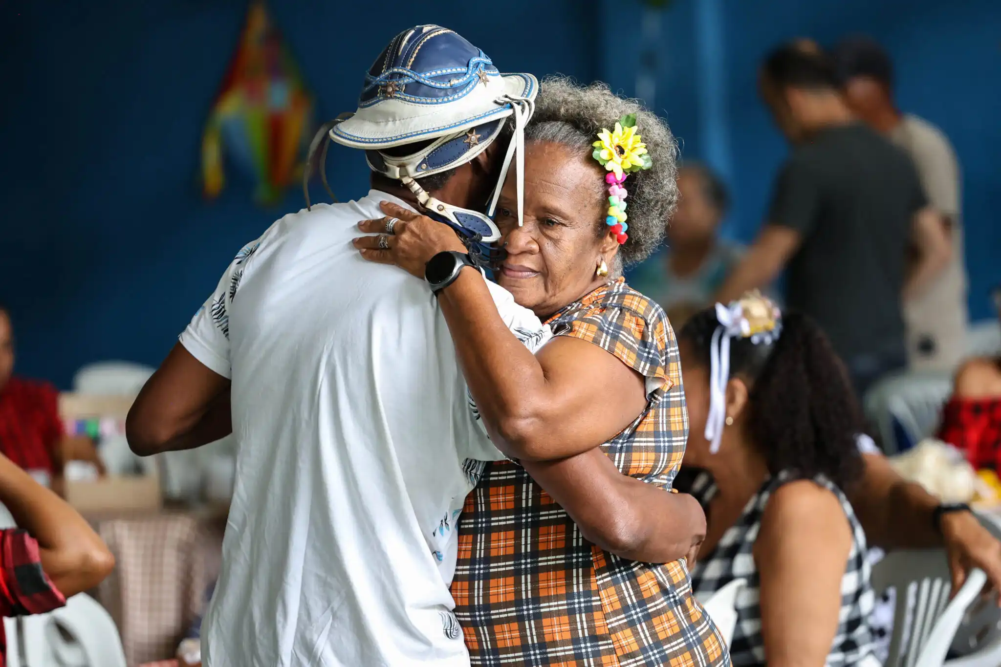 Imagem de Forró do projeto “Saúde na Melhor Idade” reúne 200 idosos para celebrar o São João