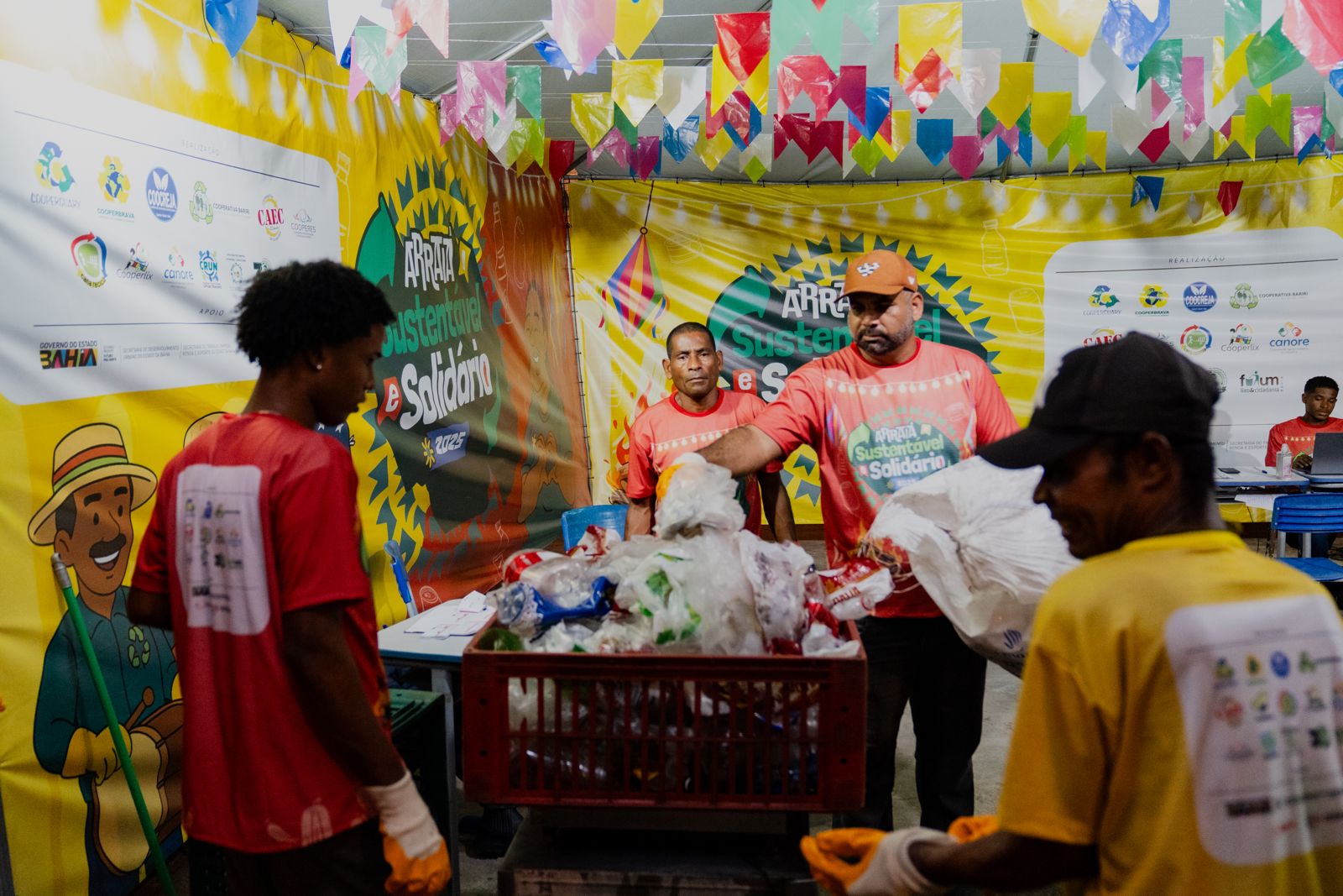 Imagem de Ecofolia: projeto do Governo do Estado promove sustentabilidade e transforma realidade de catadores no São João