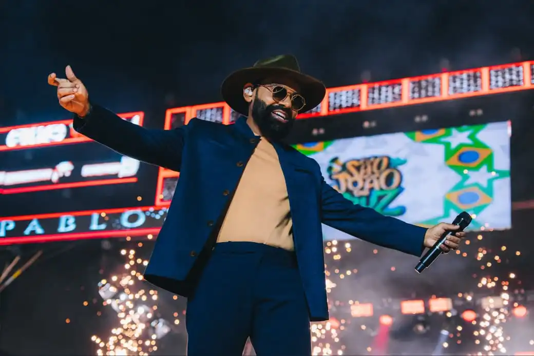Imagem de Pablo entrega romantismo e sofrência em show pré-jogo do Brasil no São João de Cruz