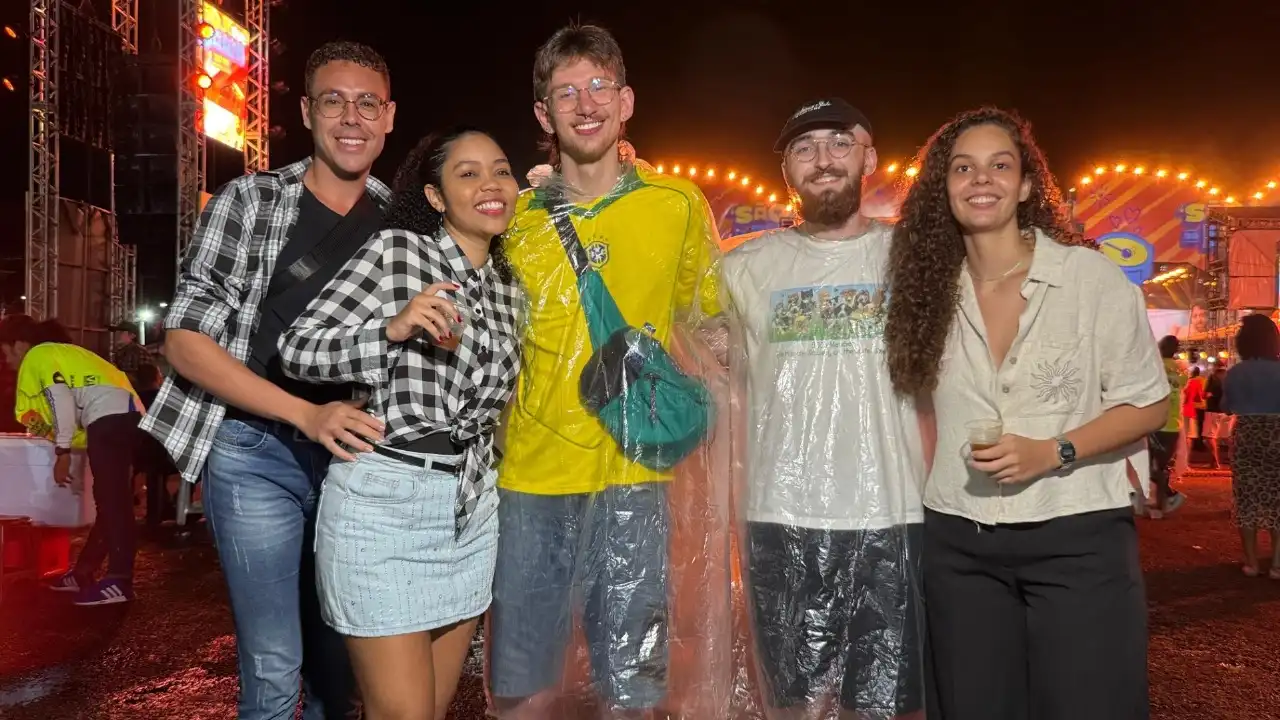 Imagem de Turistas do Brasil e do exterior aprovam o São João da Bahia
